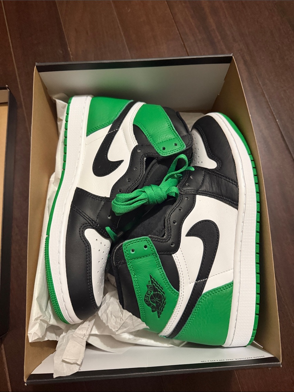 Nike Air Jordan 1 retro high WhiteBlack /Green
Size 9.5